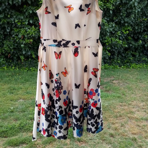 Miss Joy Dress - Picture 2 of 6